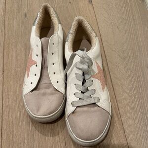 Steve Madden Kids Sneakers in White, Gray, and Pink Glitter
